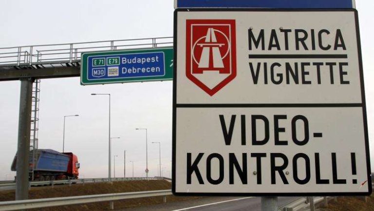 Autópálya-matrica: drágább lett, de okos vásárlással spórolhatsz – így kerüld el a felesleges kiadásokat
