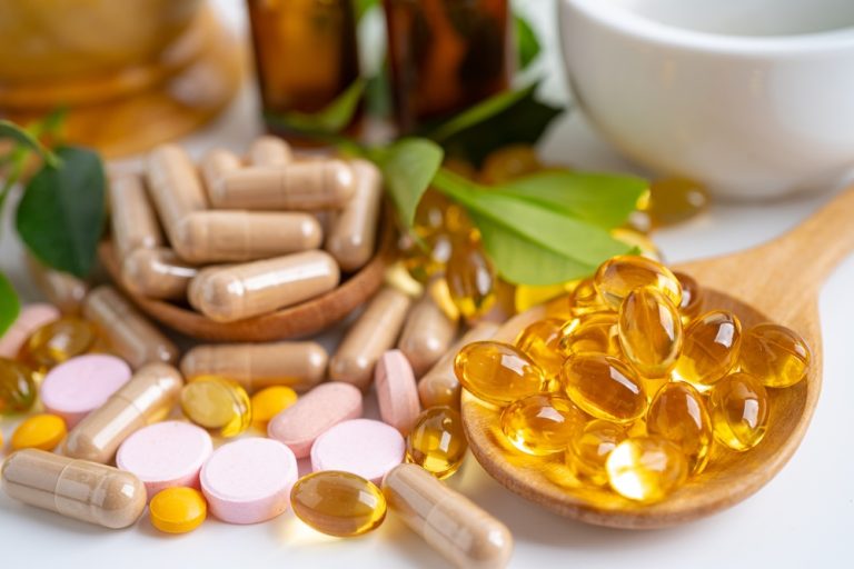 Melyik étrend-kiegészítő mire jó? – Multivitaminok, D-vitamin, omega-3 áttekintés